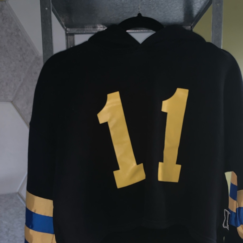 LF Cropped Sweater